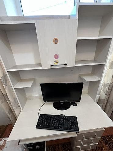 Компьютерный стол, Б/у, С полками