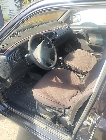 электр авто: Volkswagen Vento: 1993 г., 1.8 л, Кол менен иштөөчү, Бензин, Седан — 3