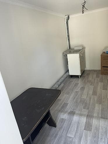 суточная комната: Времянка ысык муздак суу ичинде .Туалет сыртта душ жок. 1 апрельде — 4