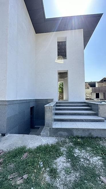 финский дом: Продаю дом в Ак Орго двухэтажный современный дом. 280 кВ.м От трассы — 2