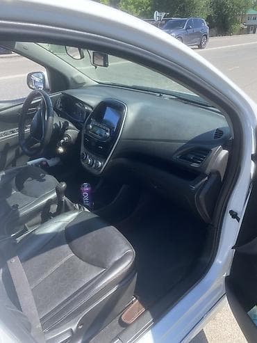 Транспорт: Chevrolet Spark: 2018 г., 1 л, Кол менен иштөөчү, Бензин, Хетчбек — 6