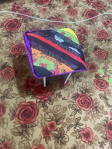 угловой компьютерный стол с надстройкой: Пуфик/табурет с мягким сиденьем в технике пэчворк - Компактный — 2