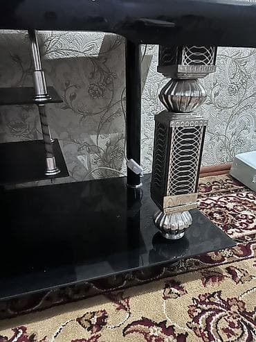 Эмерек: Журнальный/TV‑столик из закалённого стекла с декоративными опорами - — 1