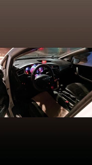 продаю киа морнинг: Kia Ceed: 2015 г., 1.6 л, Механика, Бензин, Универсал — 7