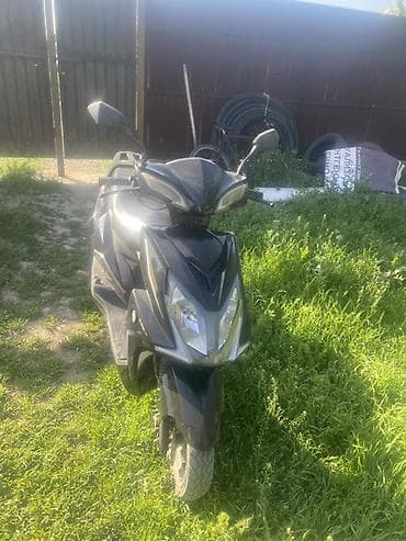 маленький мопед: Тип скутера 50 куб. см, Бензин — 1