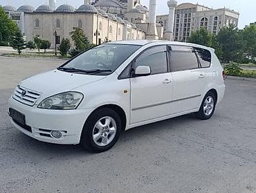 Toyota Ipsum: 2003 г., 2.4 л, Автомат, Бензин, Универсал — 3