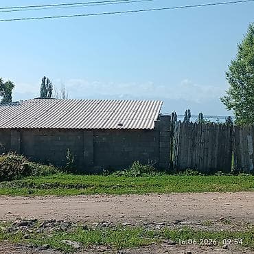 Кыймылсыз мүлк: Продаётся жилой дом с участком и садом. - Дом одноэтажный — 2