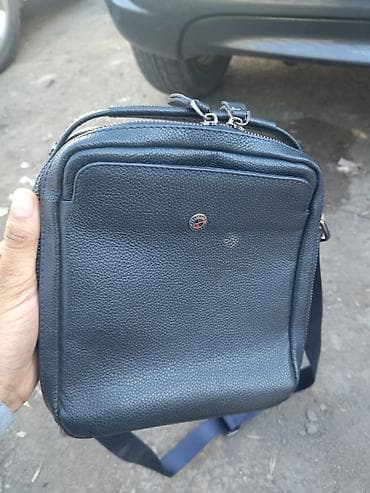 Мужская сумка через плечо из кожи, темно‑синяя/черная at lalafo.kg Мужская сумка через плечо из кожи, темно‑синяя/черная