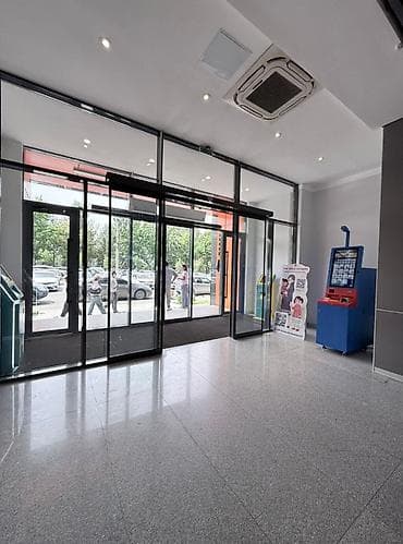 open space: Аренда офисов, 92 м², В бизнес центре, С видом на горы, 1 линия, С оборудованием — 9