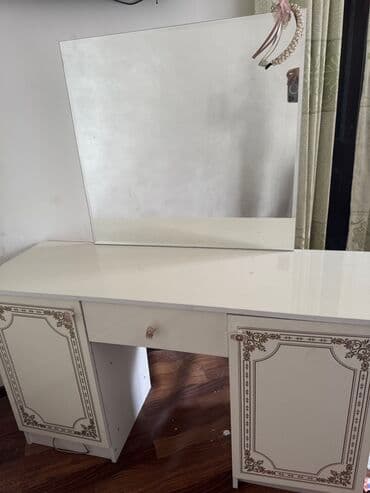 туалетный столик с пуфиком: С большим зеркалом. - Классический дизайн в белом цвете с — 3