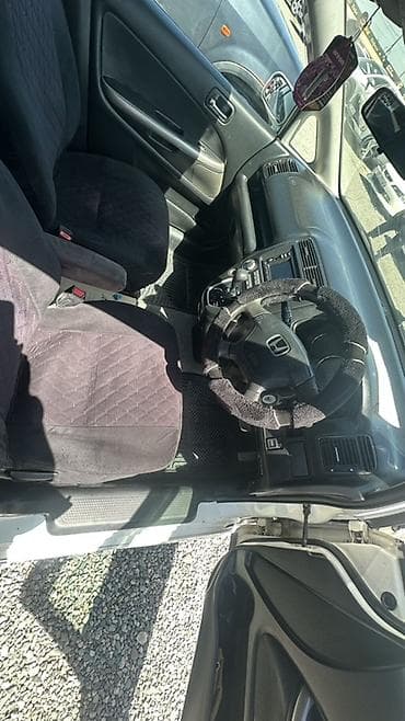 suzuki splash: Honda Stream: 2002 г., 2 л, Автомат, Бензин, Минивэн — 8