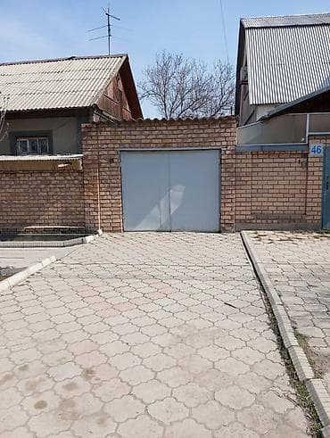 Недвижимость: Продаётся жилой дом с кирпичным ограждением и выездом на улицу через — 3