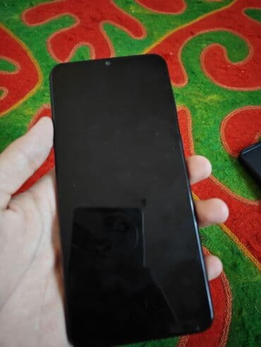 Самсунг а04 Смартфон с большим безрамочным экраном и каплевидным