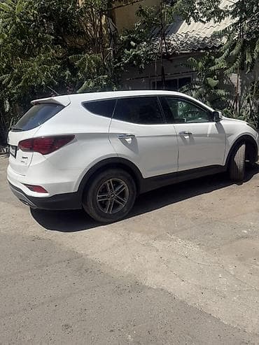 Hyundai Santa Fe: 2018 г., 2.4 л, Автомат, Бензин, Кроссовер at lalafo.kg Hyundai Santa Fe: 2018 г., 2.4 л, Автомат, Бензин, Кроссовер