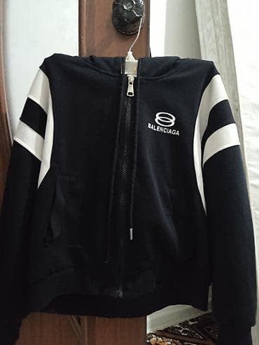 Сулуулук жана ден соолук: Черная худи на молнии с капюшоном и карманами-кенгуру. Контрастные — 1