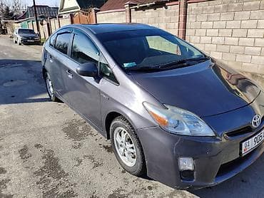 Toyota Prius: 2011 г., 1.8 л, Вариатор, Гибрид, Хетчбек — 2