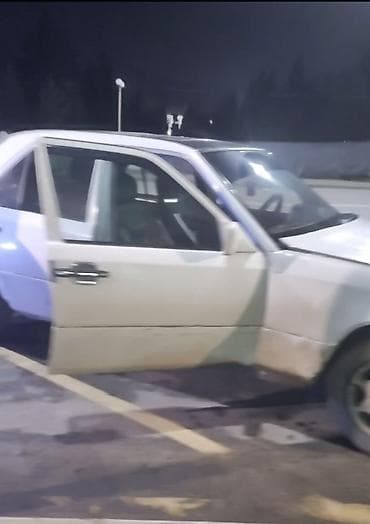 sprinter 4 4: Mercedes-Benz 190: 1992 г., Седан — 4