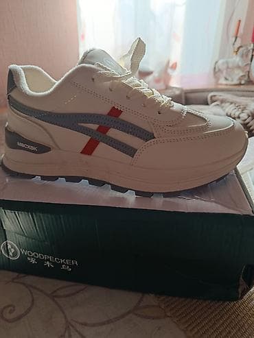 обувь для футбола: Кроссовки WOODPECKER (на коробке) - Цвет: белый с голубыми и — 1