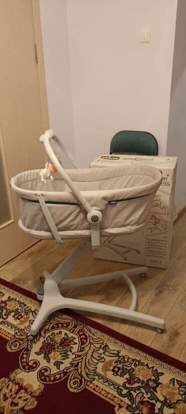 детский столик 3 в 1: Продам кроватку люльку Chicco baby hug 4 in 1 в отличном состоянии — 1