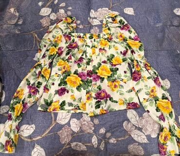 б у брендовые вещи: Женские блузы (2 шт.) 1) Цветочная блуза: - Принт: крупные розы и — 1