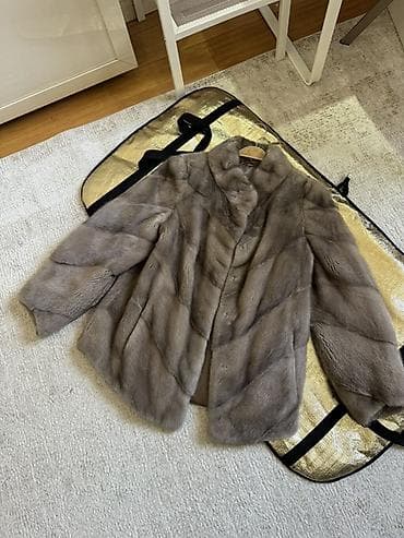 Шуба из норки, цвет серо‑тауп (ближе к графиту). Натуральный мех с