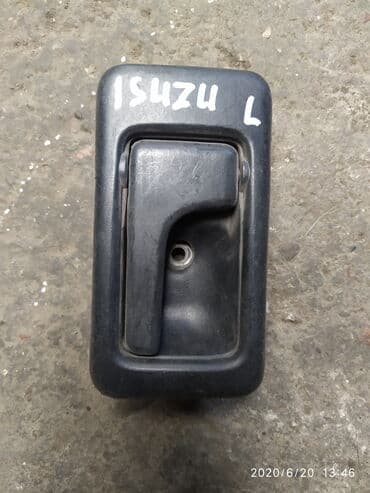corolla runx: Передняя левая дверная ручка Дверная ручка Isuzu Б/у, Оригинал — 1