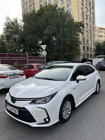 byd e2 2023: Toyota Corolla: 2019 г., 1.8 л, Вариатор, Гибрид, Седан — 1