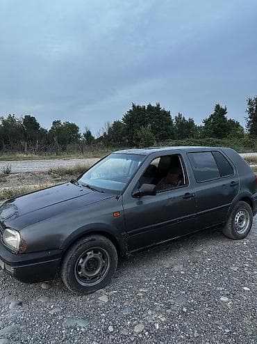 Volkswagen Golf: 1992 г., 1.8 л, Механика, Газ, Хэтчбэк — 1