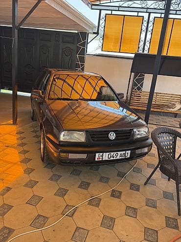 Volkswagen Vento: 1993 г., 2 л, Механика, Бензин, Седан — 3