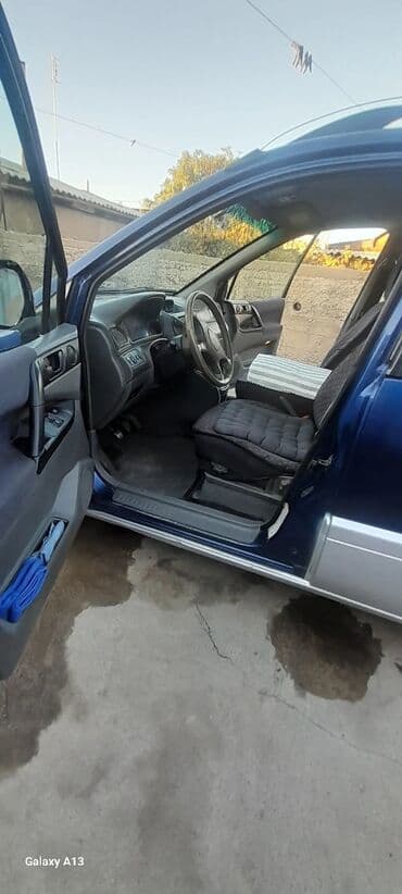 срочно продаю в связи с переездом: Mitsubishi Space Runner: 1999 г., 2 л, Механика, Бензин, Вэн/Минивэн — 6