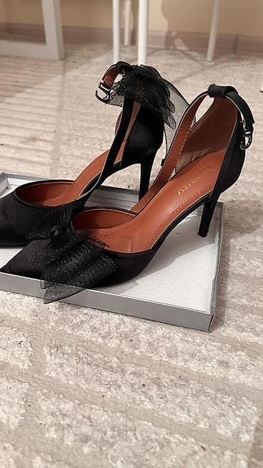 Личные вещи: Туфли-лодочки на каблуке с украшением-бабочкой - Цвет: черный - — 1