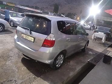small car: Honda Fit: 2002 г., 1.3 л, Вариатор, Бензин, Хэтчбэк — 3