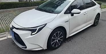 Toyota Corolla: 2023 г., 1.8 л, Вариатор, Бензин, Седан