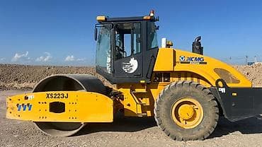 ПРОДАЮ Каток вибрационный в наличии XCMG XS223J - Тип: самоход