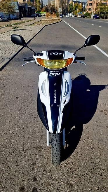 Скутерлер: Скутер түрү Honda, 50 куб. см, Бензин — 1