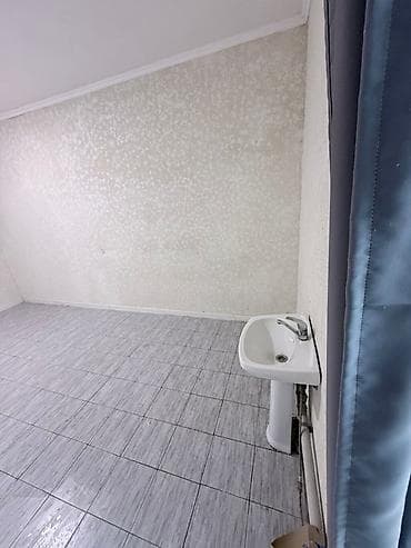 art square: Сдается полуподвальное помещение в аренду. - Стены: светлые — 3