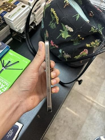 iphone x plus: IPhone 16 Pro, Desert Titanium, 89 % — 4