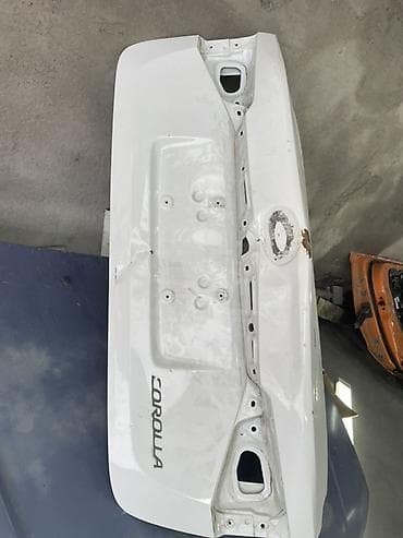 corolla runx: Крышка багажника Toyota, Оригинал — 2