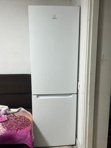 советская швейная машинка: Холодильник Indesit, Двухкамерный — 1