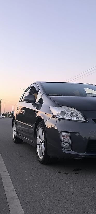 mazda 3 2004: Toyota Prius: 2010 г., Автомат, Гибрид, Хэтчбэк — 2