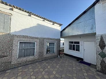 Продаётся жилой дом с хозяйственным двором и несколькими постройками (