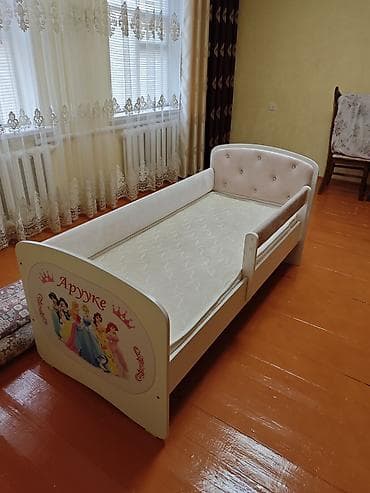 Детская кровать для девочки с мягким изголовьем и бортиками - Размер