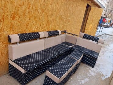 типовые размеры кухонной мебели: Уголок кухонный 2.50х1.50. Стол 190х90 5 пуфик — 4