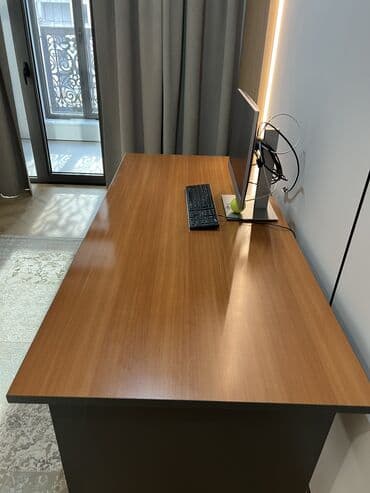 мебель в офис: Офисный стол, Б/у, Нерегулируемый, цвет - Коричневый, Прямоугольный, ЛДСП, Самовывоз — 2