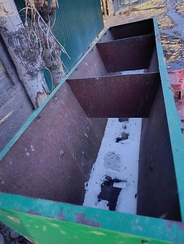 Бункер для внесения удобрений/семян на культиватор - Вместительный — 1