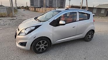 210 mers: Chevrolet Spark: 2014 г., 1 л, Автомат, Бензин, Лифтбек — 2