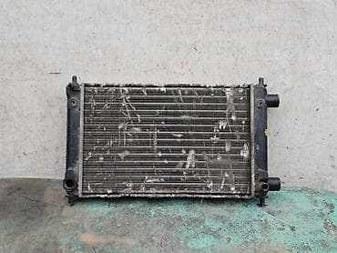 Радиатор охлаждения двигателя Volkswagen Polo 2, 1985г.в. Оригинал