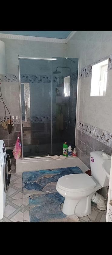 Үйлөрдү ижарага берүү: 70 м², 4 бөлмө, Забор, тосулган — 4