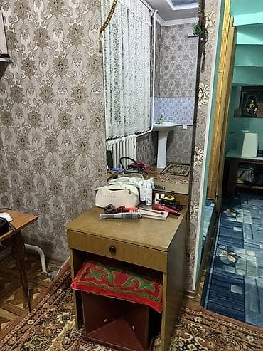 Мебель: Корпусная мебель в классическом стиле под дерево: - Трёхстворчатый — 3