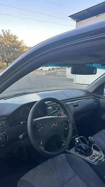 Mercedes-Benz E-Class: 2000 г., 2 л, Механика, Бензин, Седан — 3